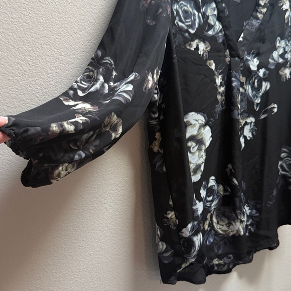 Violet & Claire Black Floral Blouse - Picture 3 of 4
